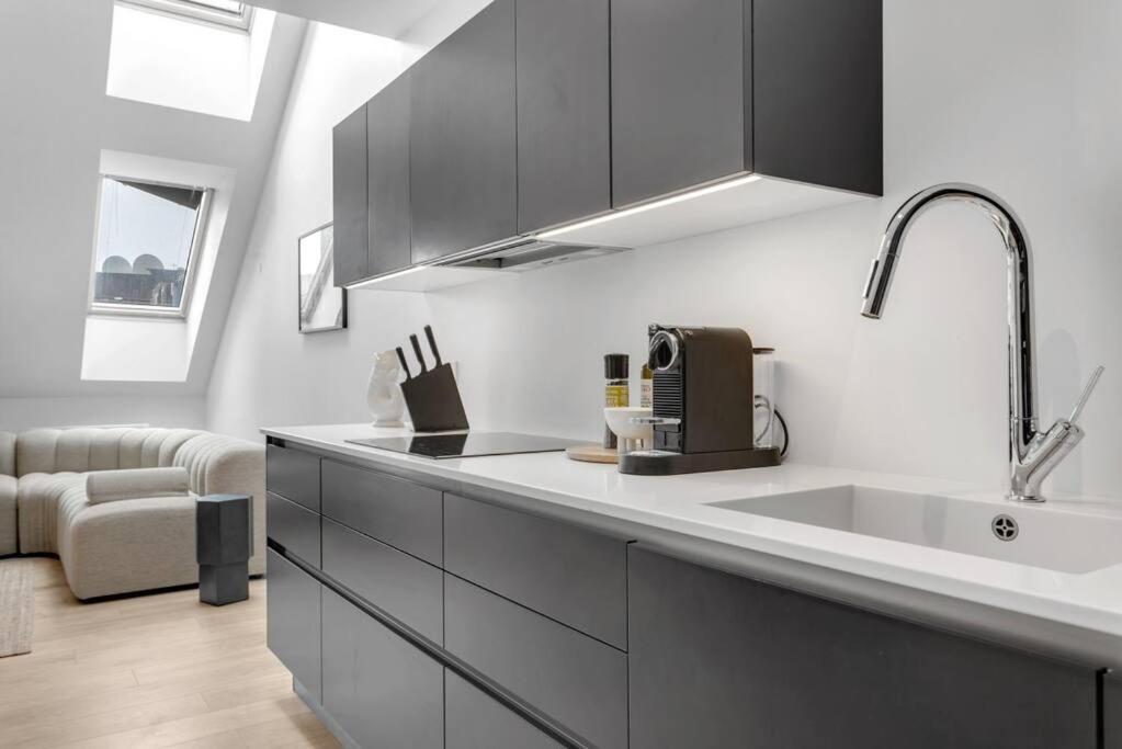 Luxury Penthous - 3 Bedroom - 2 Bath - Freeparking - Downtown Reykjavik Bagian luar foto
