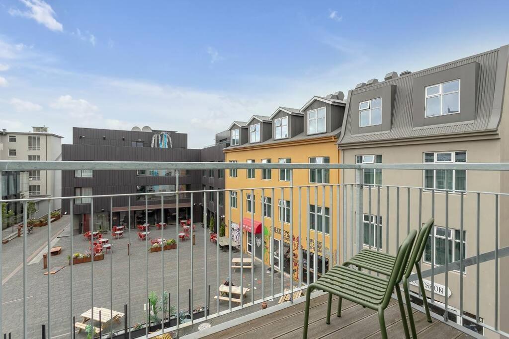Luxury Penthous - 3 Bedroom - 2 Bath - Freeparking - Downtown Reykjavik Bagian luar foto