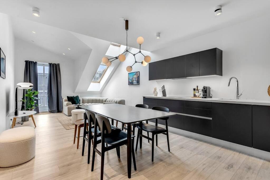 Luxury Penthous - 3 Bedroom - 2 Bath - Freeparking - Downtown Reykjavik Bagian luar foto